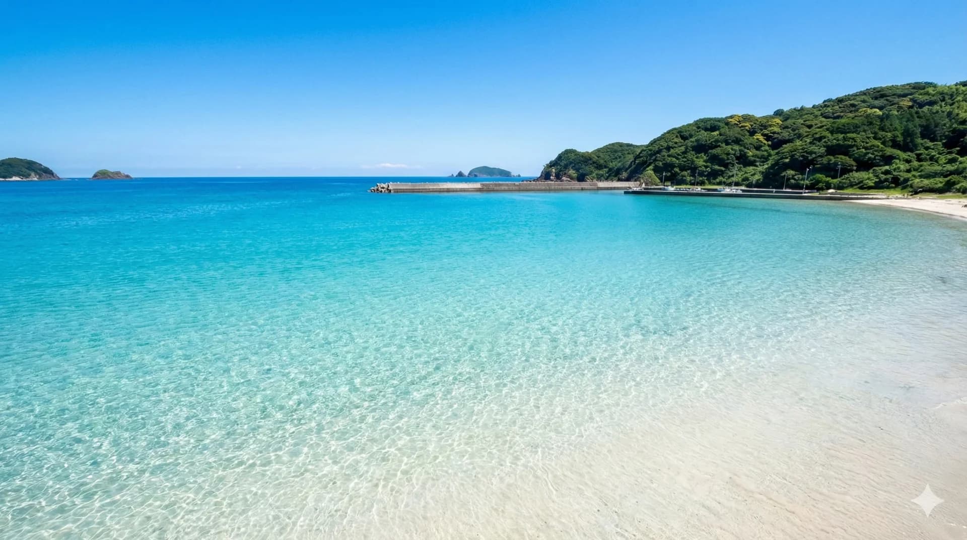 島根町の透き通るエメラルドグリーンの海